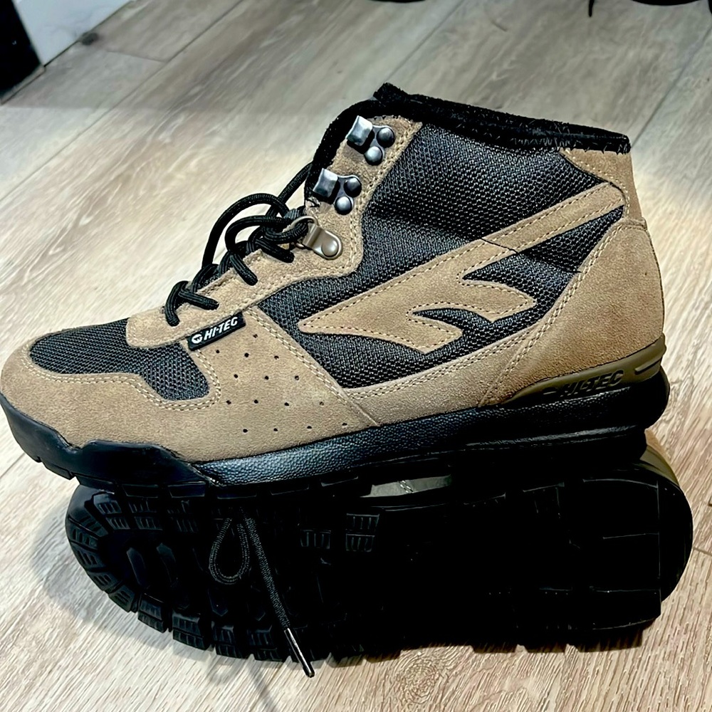 HI-TEC men’s size 9 leather hiking boots